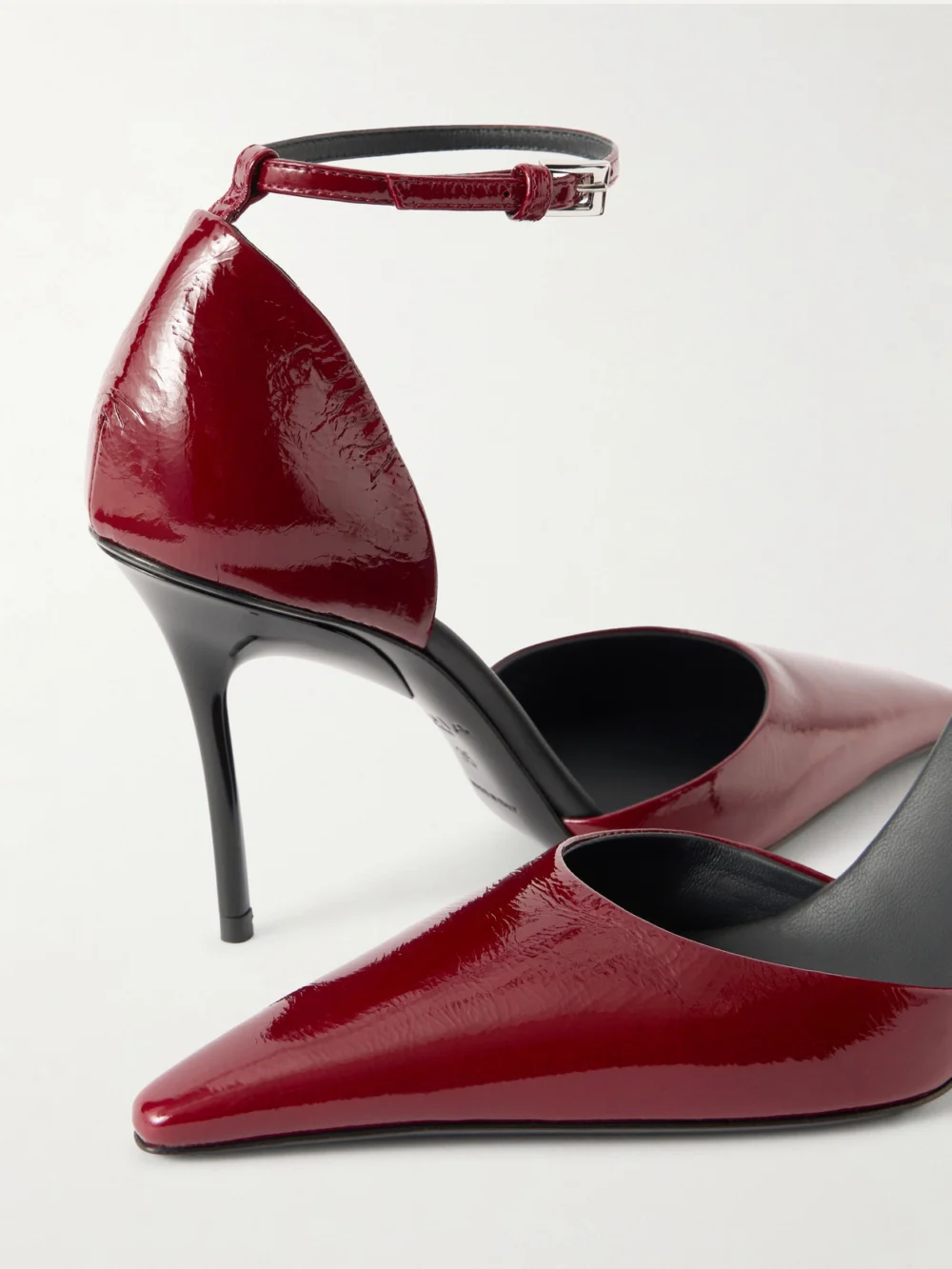 Close-up detail of the Alaïa D'orsay 90 Glossed Textured-leather Pumps