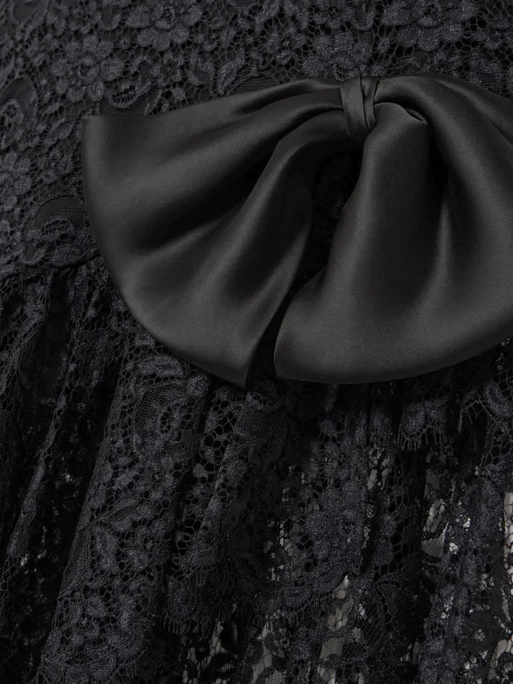 Close-up detail of the Alessandra Rich Bow-detailed Strapless Asymmetric Silk-lace Dress