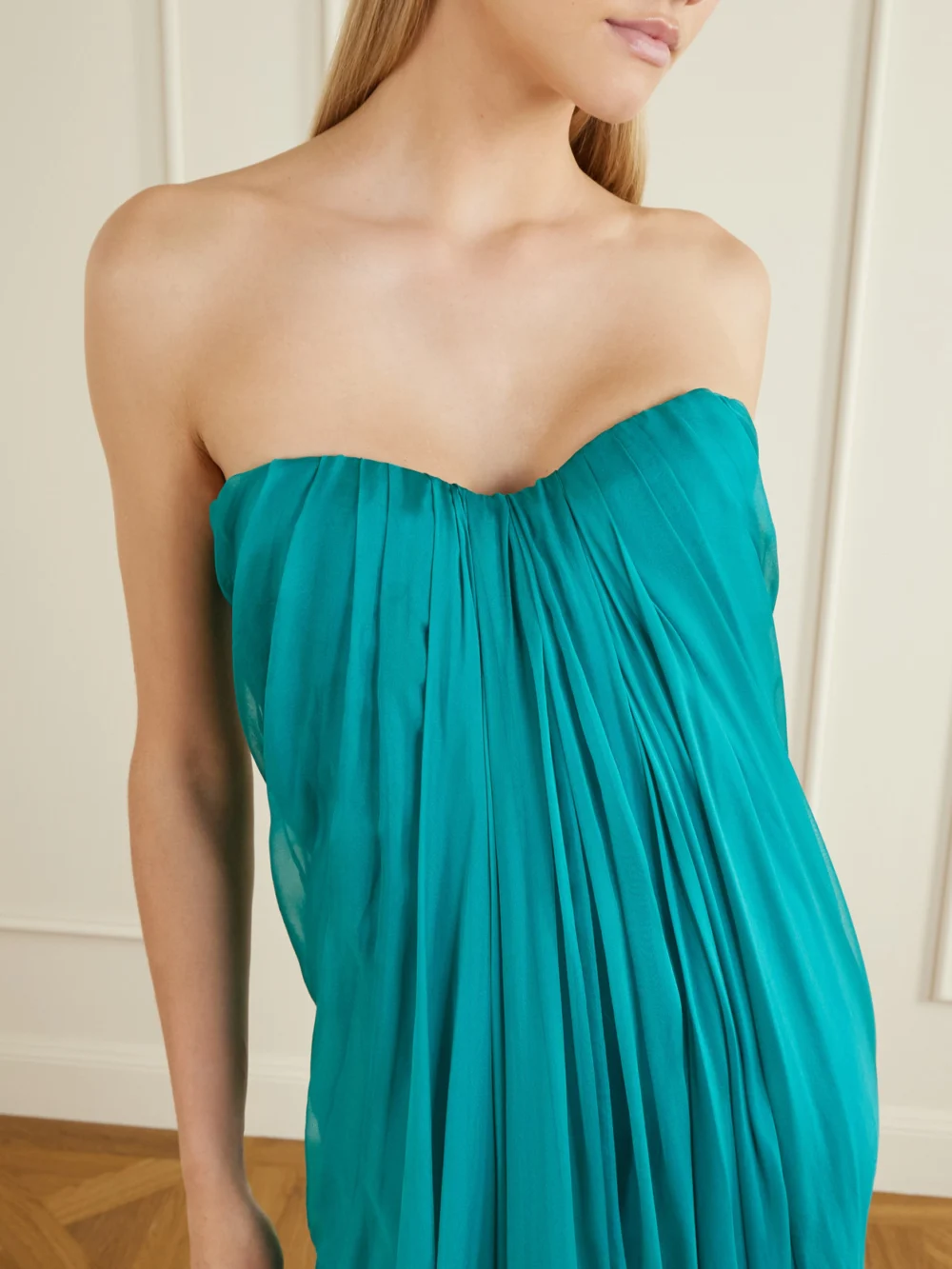 Close-up detail of the Alexander McQueen Strapless Draped Silk-chiffon Bustier Gown