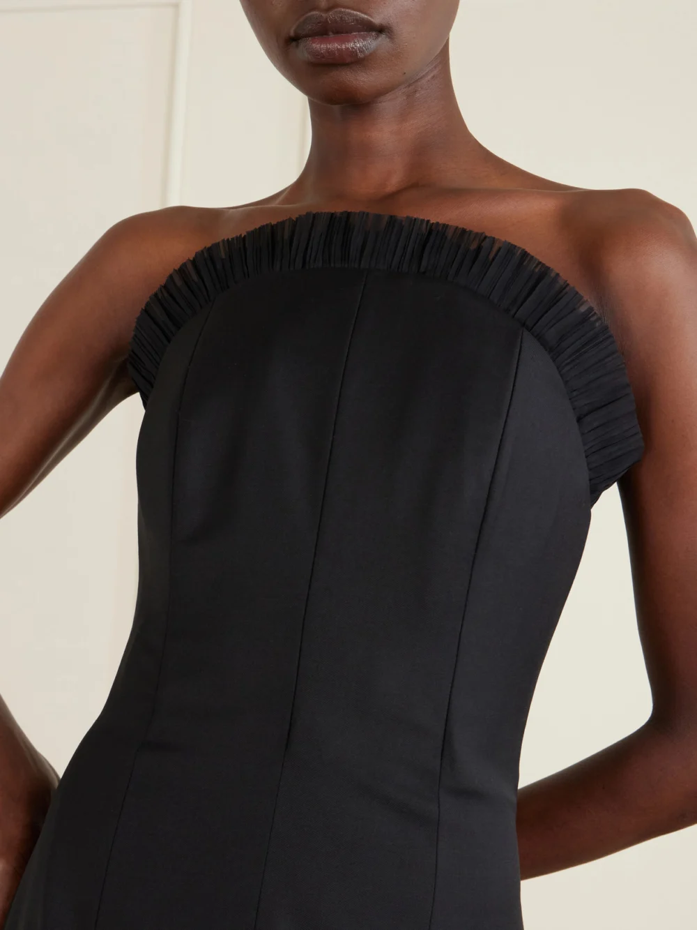 Close-up detail of the Alexander McQueen Strapless Ruffled Tulle-trimmed Wool Dress
