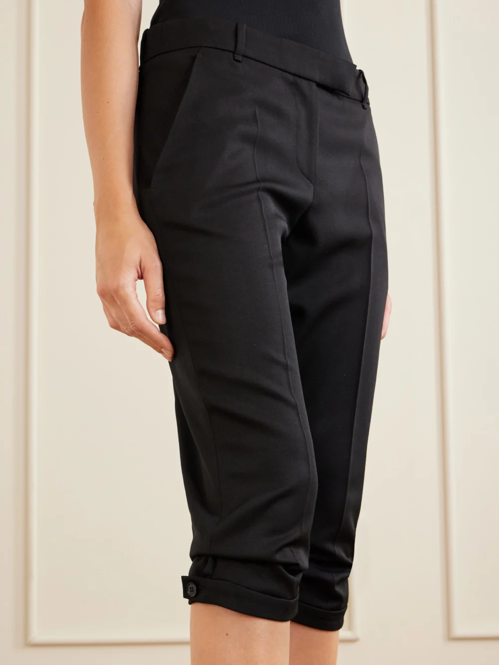 Close-up detail of the Alexander McQueen Wool Straight-leg Capri Pants
