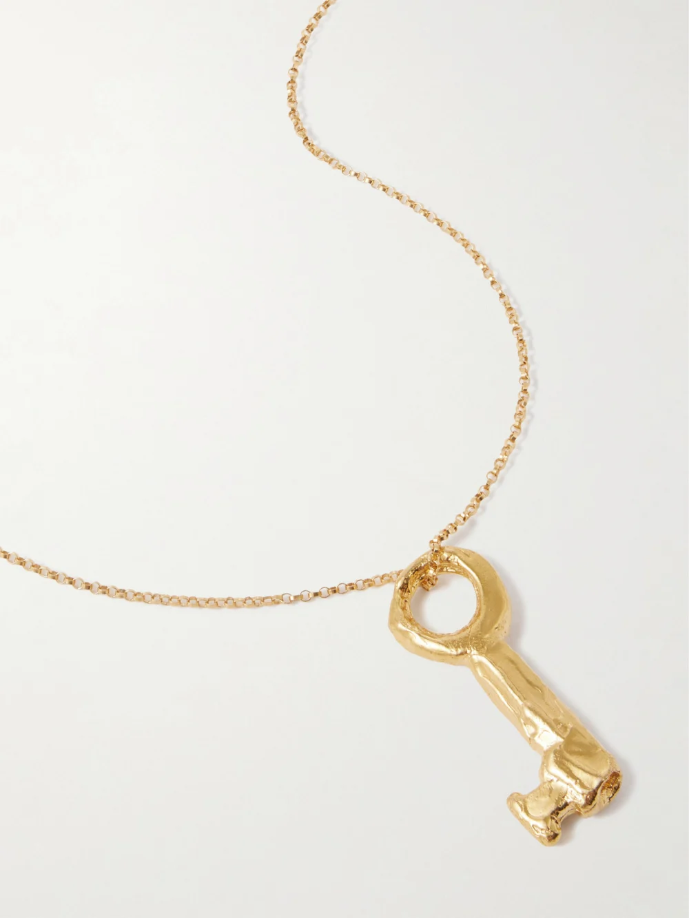 Close-up detail of the Alighieri The Key of the Night Gold-plated Necklace
