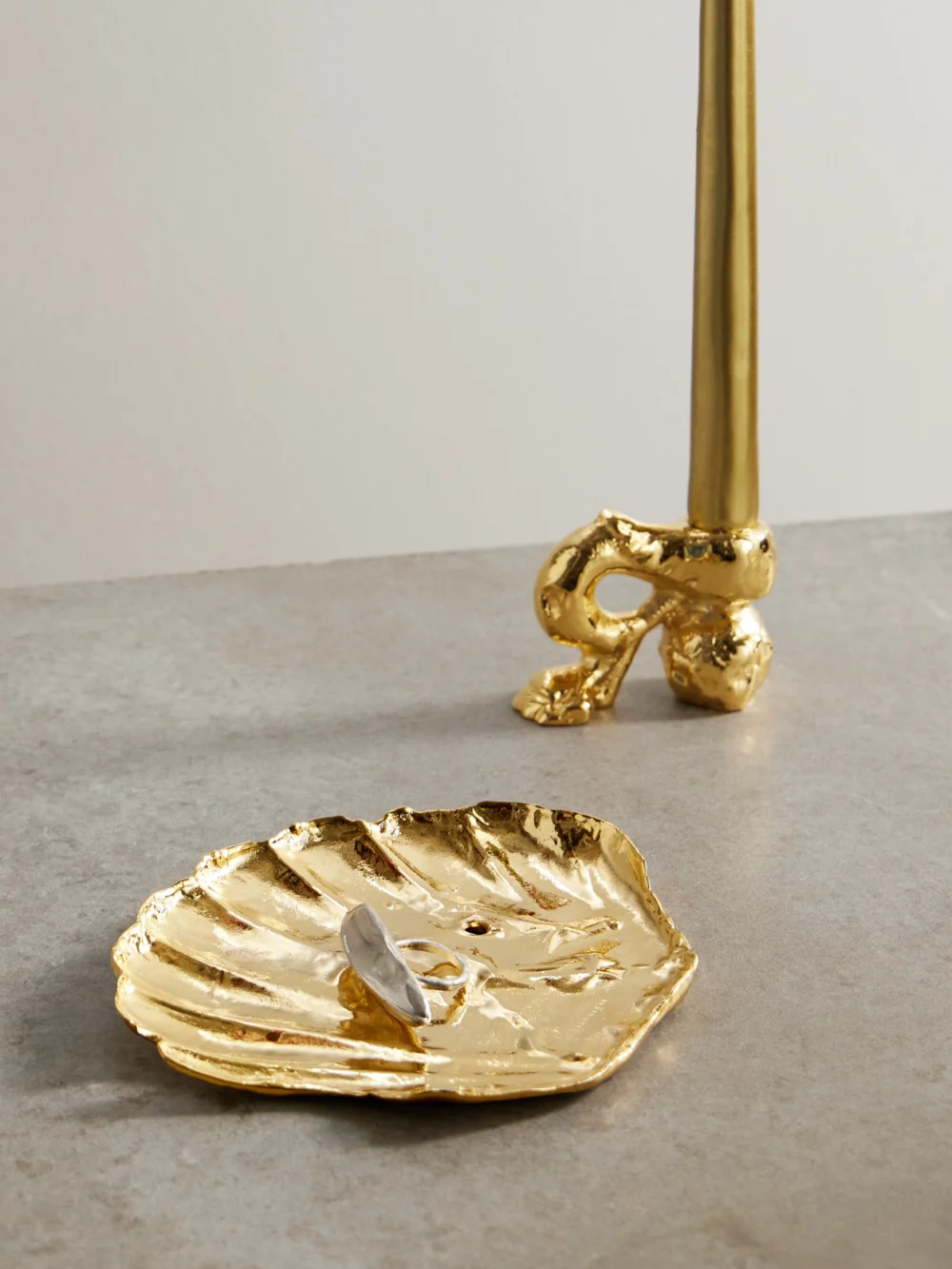 Alighieri The Shell of Clarity Gold-plated Dish, styled view