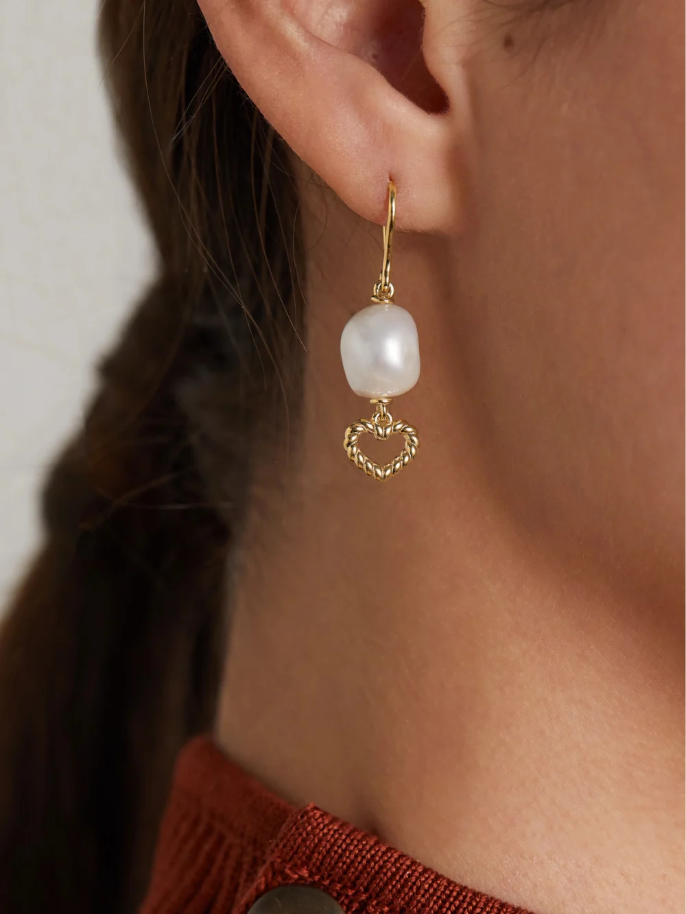 Alison Lou Heart Streamer 14-karat Gold Pearl Single Earring, styled view