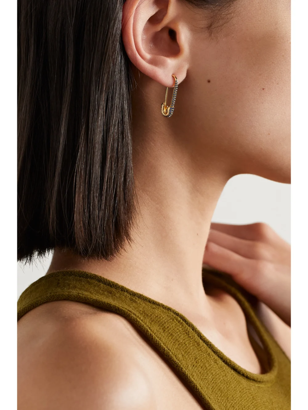 Anita Ko Safety Pin 18-karat Gold Sapphire Earring, styled view