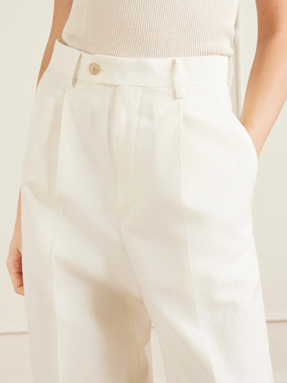Close-up detail of the Auralee Pleated Wool, Cotton and Linen-blend Oxford Wide-leg Pants