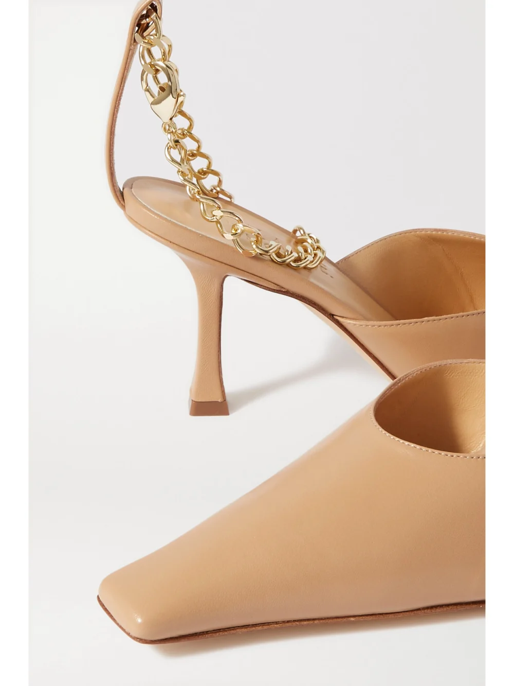 Close-up detail of the A.W.A.K.E. Mode Lucrezia Chain-embellished Leather Pumps