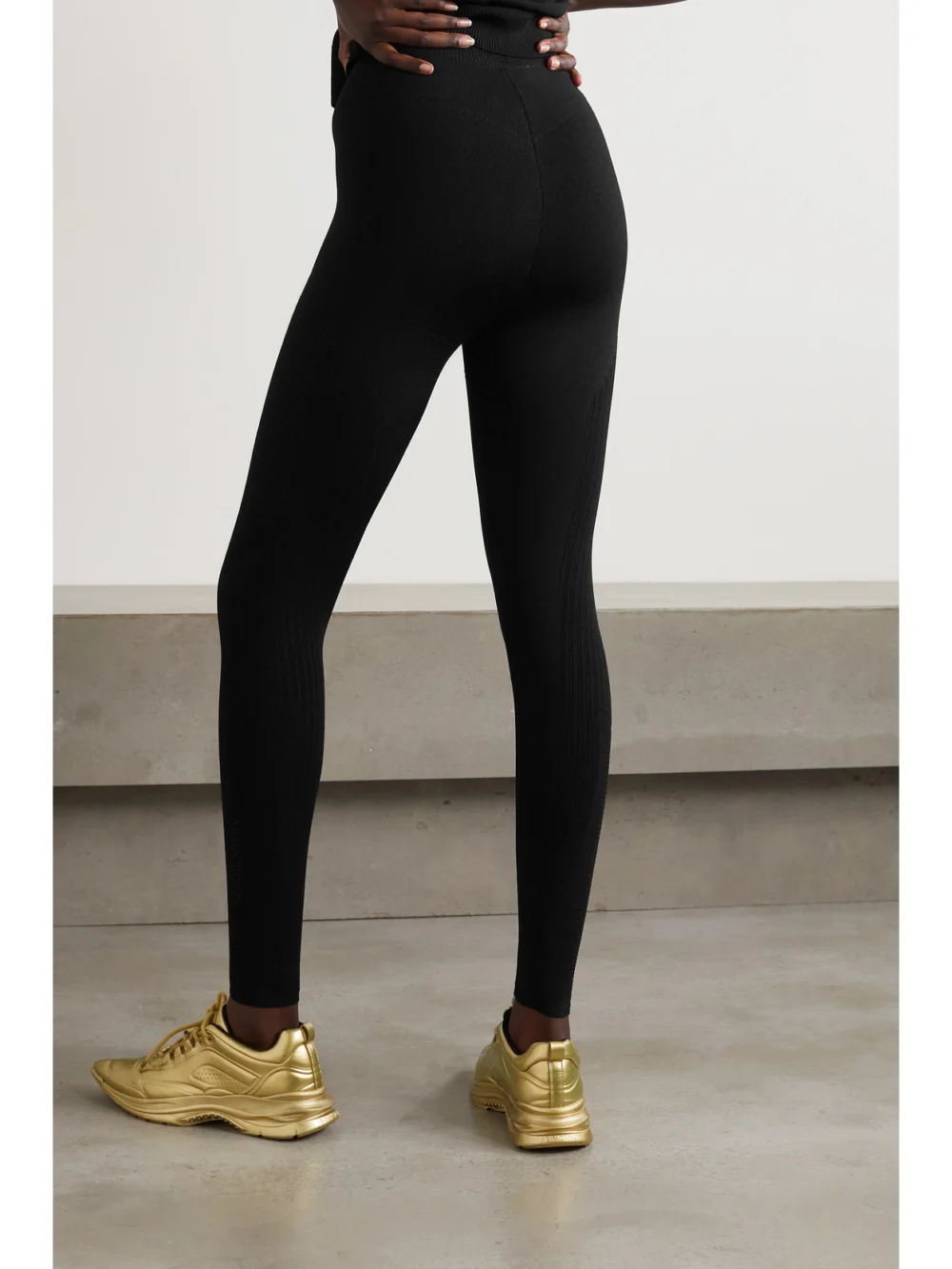 Back view of the Az Factory Mybody Paneled Stretch-knit Leggings