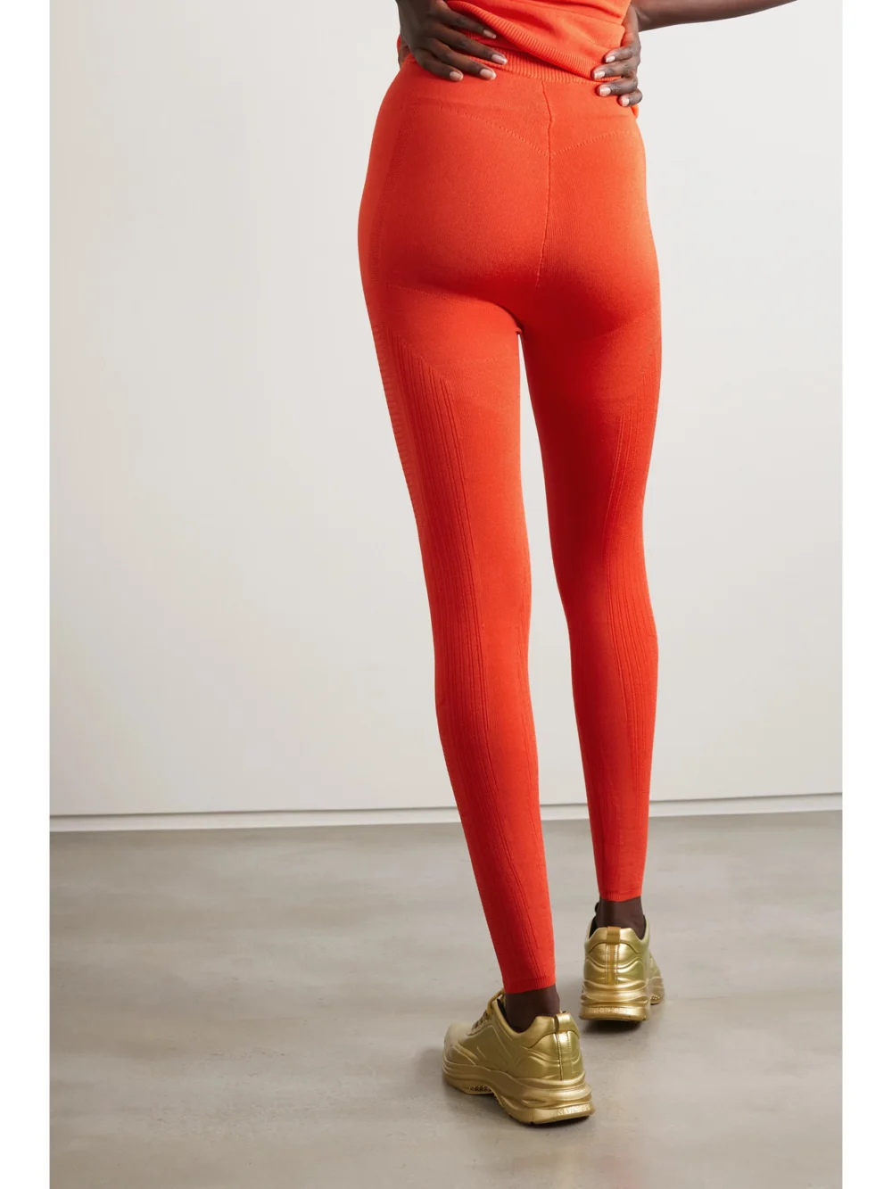 Back view of the Az Factory Mybody Paneled Stretch-knit Leggings
