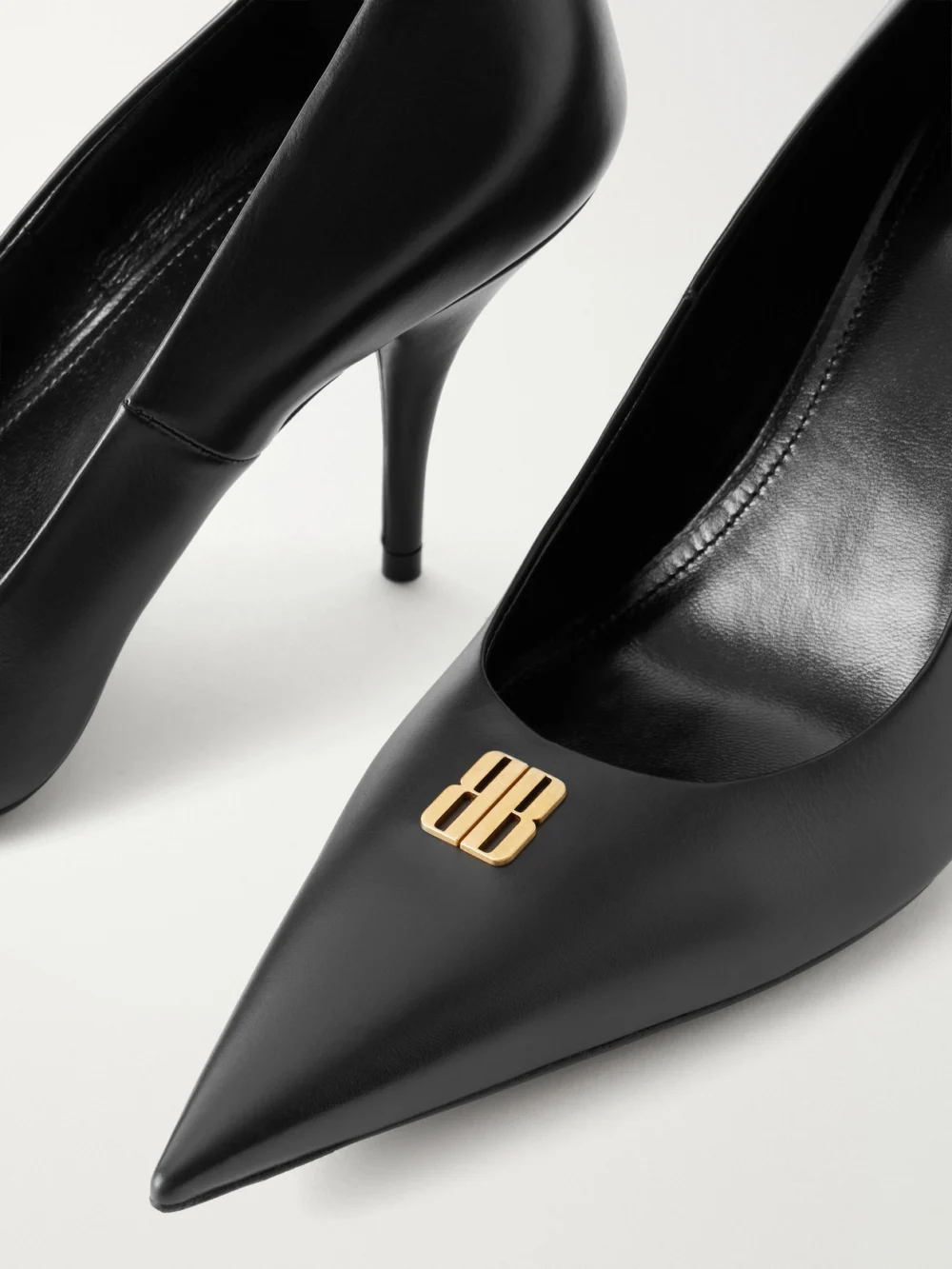 Close-up detail of the Balenciaga Avenue Bb 90 Leather Pumps