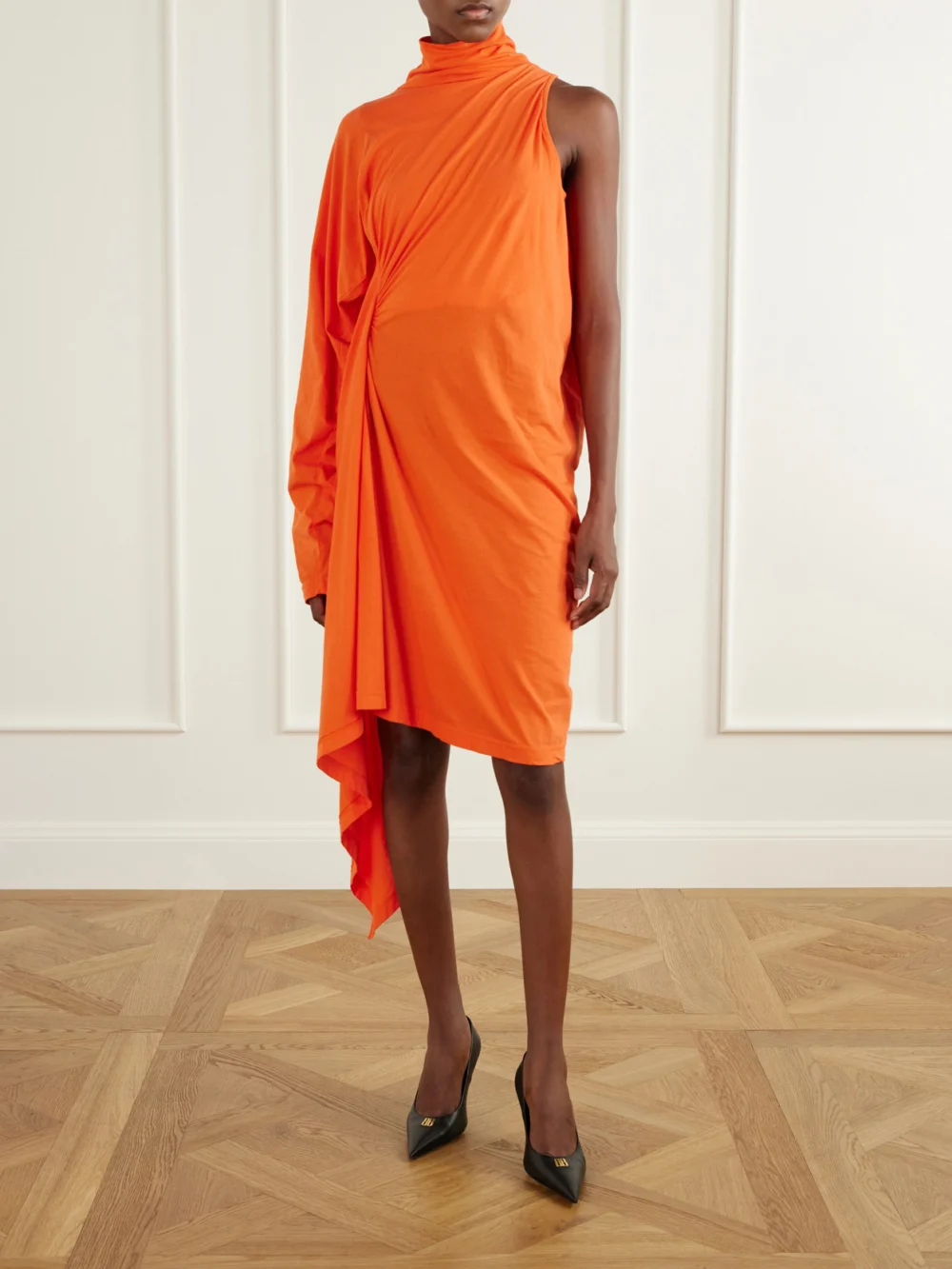 Balenciaga Avenue Bb 90 Leather Pumps, styled view