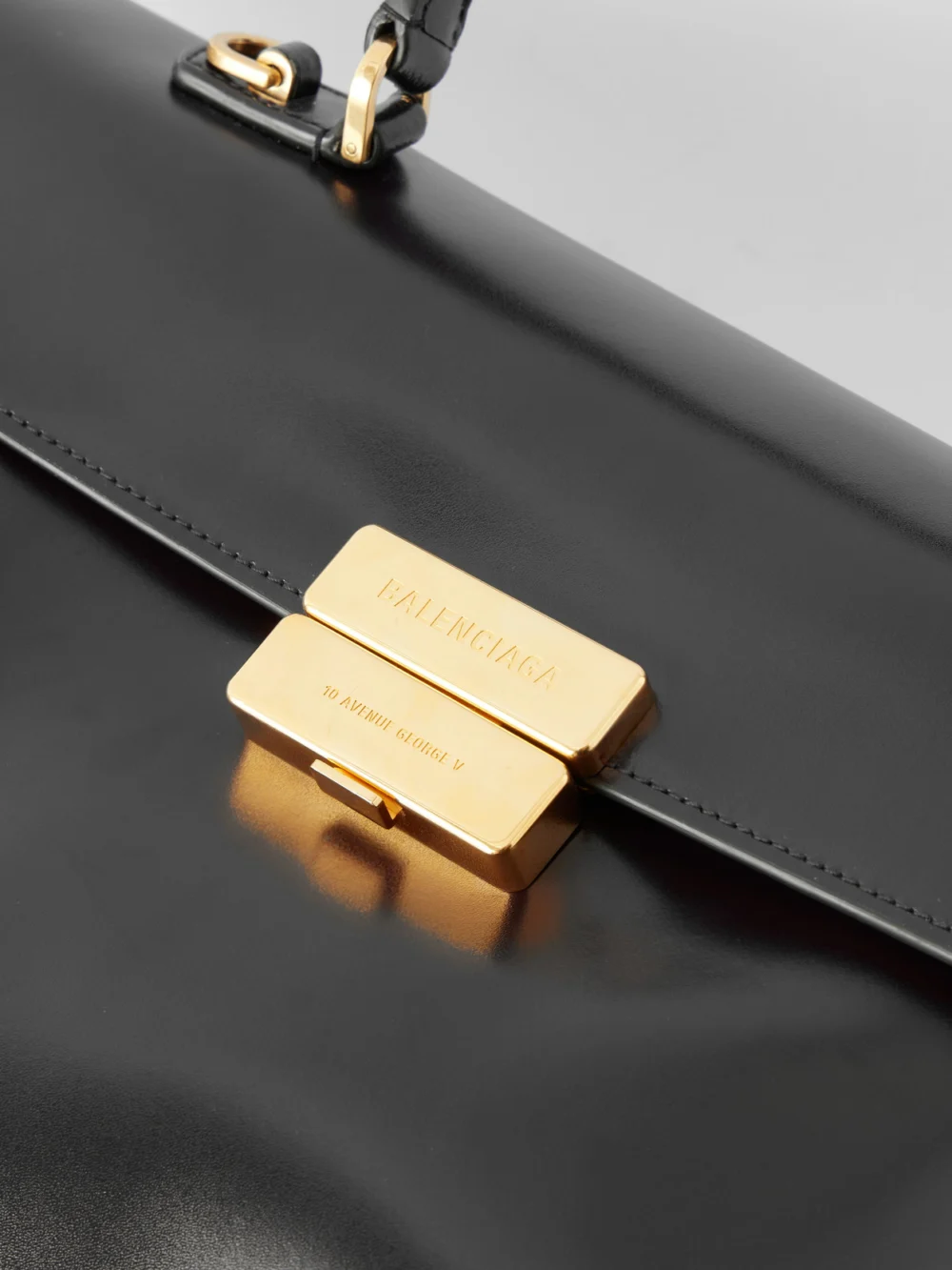 Close-up detail of the Balenciaga Hourglass Avenue Medium Leather Top-handle Bag