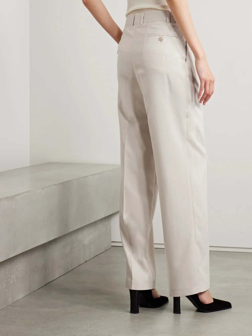 Back view of the Bettter Grain De Poudre Wool-blend Straight-leg Pants