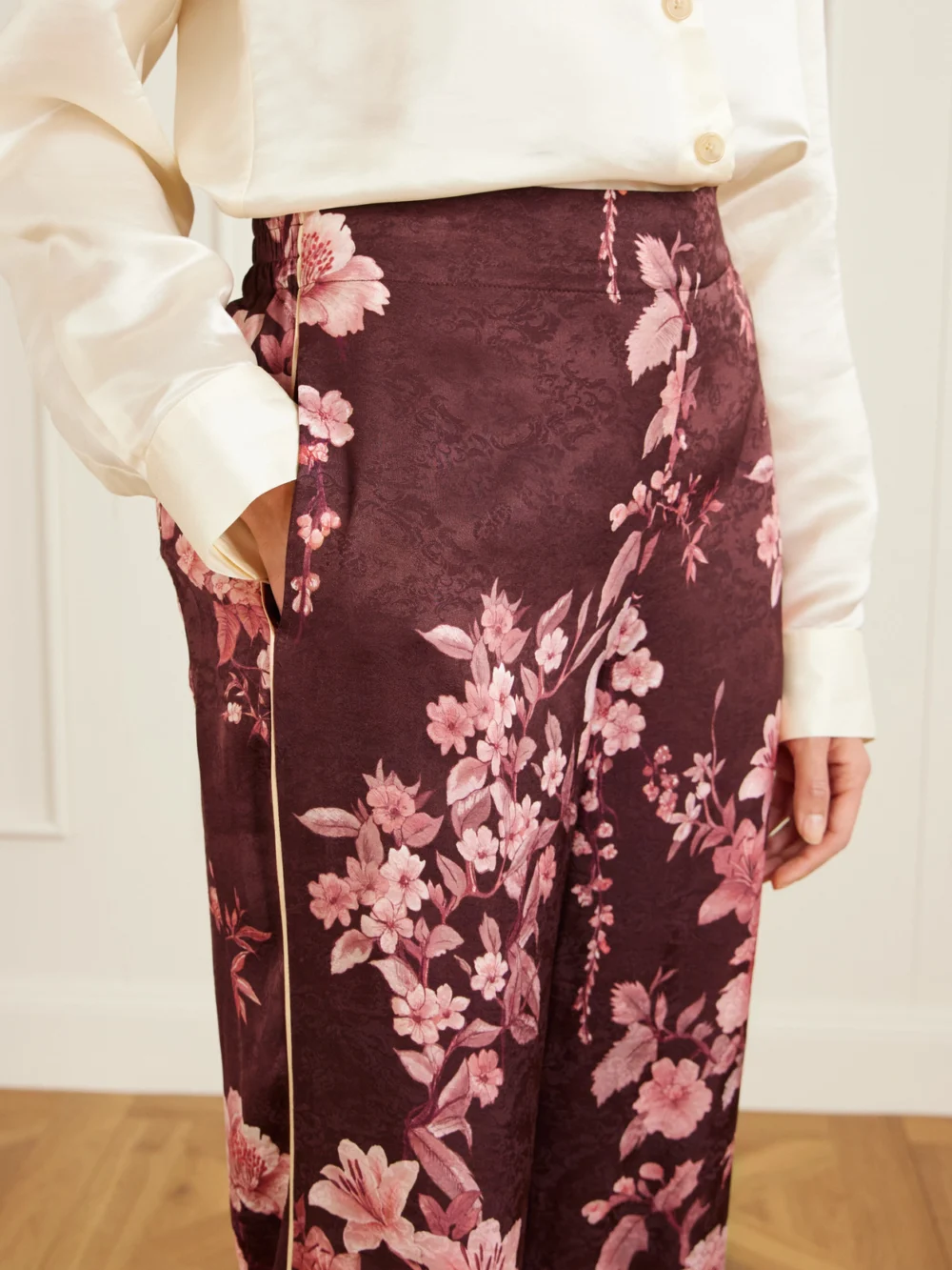Close-up detail of the Borgo de Nor Havana Floral-print Satin-trimmed Crepe De Chine Jacquard Pants