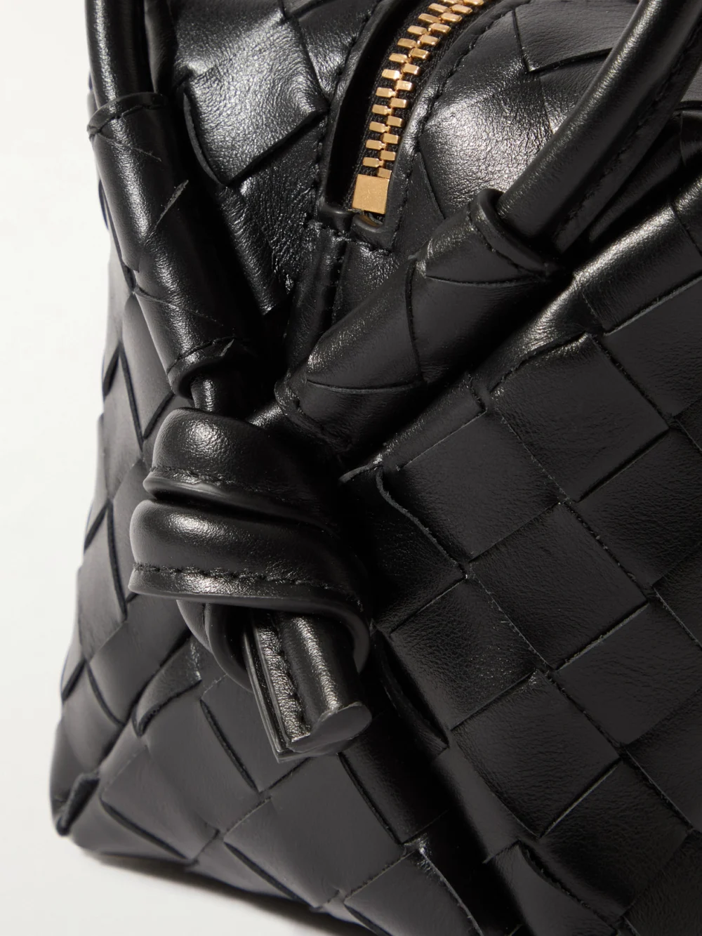 Close-up detail of the Bottega Veneta Avenue Small Intrecciato Leather Shoulder Bag