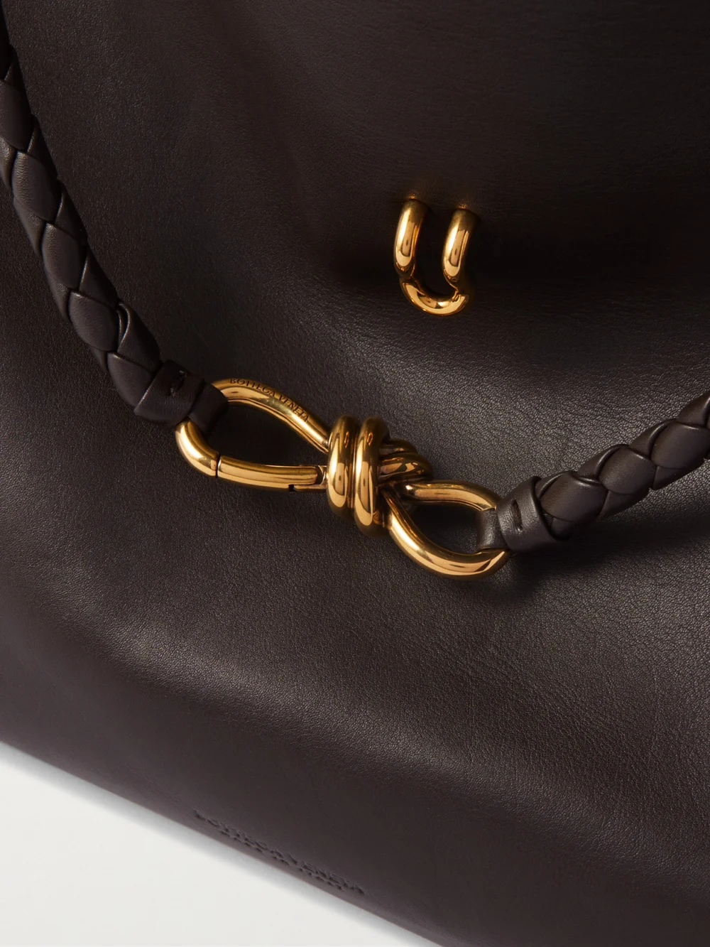 Close-up detail of the Bottega Veneta Ciao Ciao Large Leather Tote