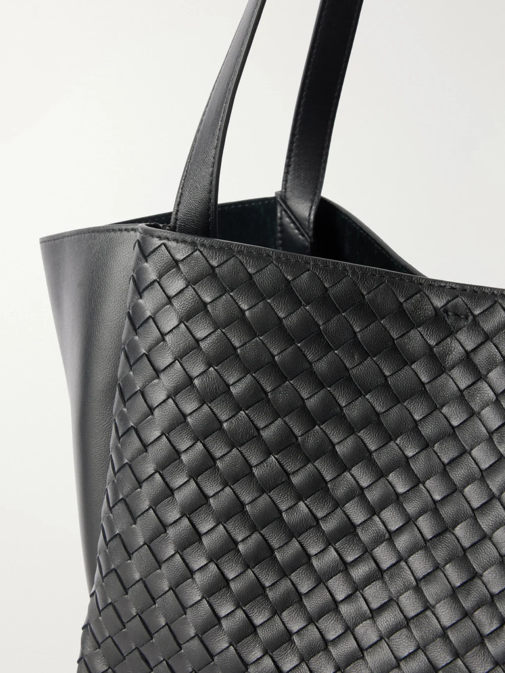 Close-up detail of the Bottega Veneta Corso Intrecciato Leather Tote