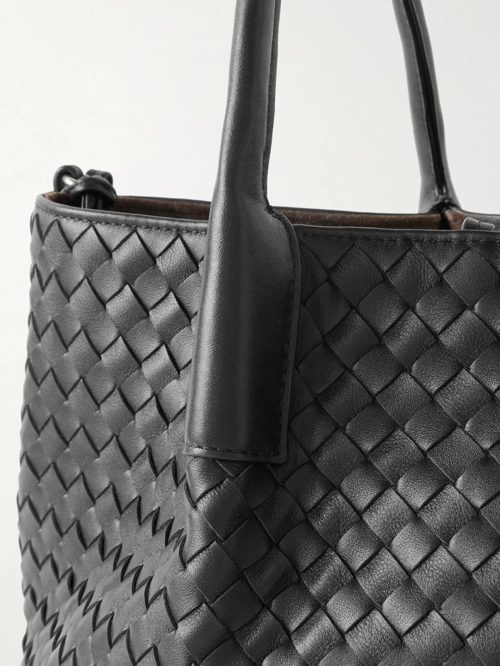 Close-up detail of the Bottega Veneta Pinacoteca Small Intrecciato Leather Tote
