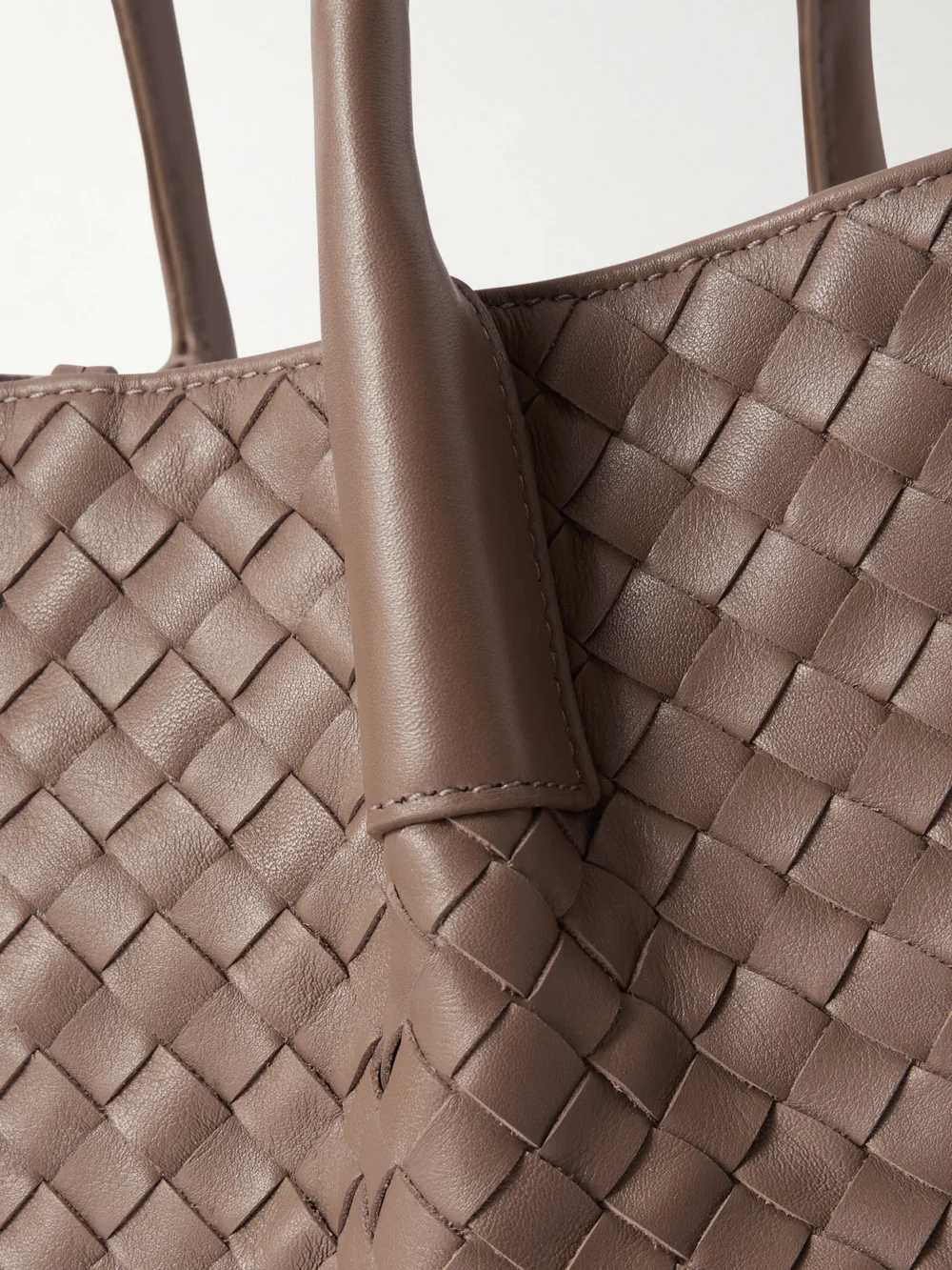 Close-up detail of the Bottega Veneta Pinacoteca Small Intrecciato Leather Tote