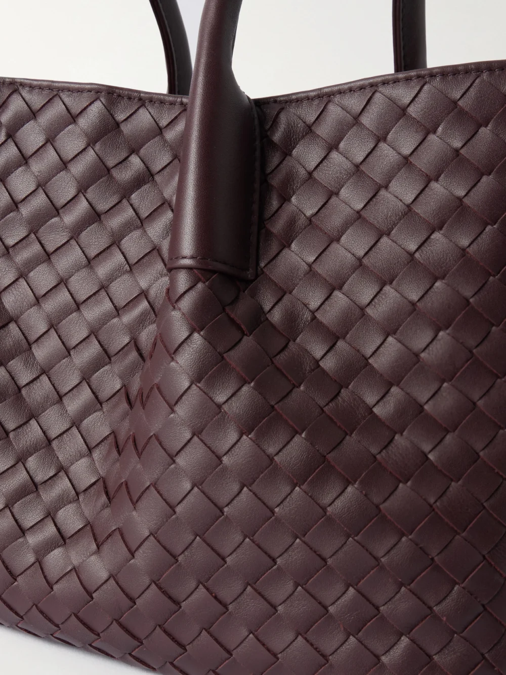 Close-up detail of the Bottega Veneta Pinacoteca Small Intrecciato Leather Tote