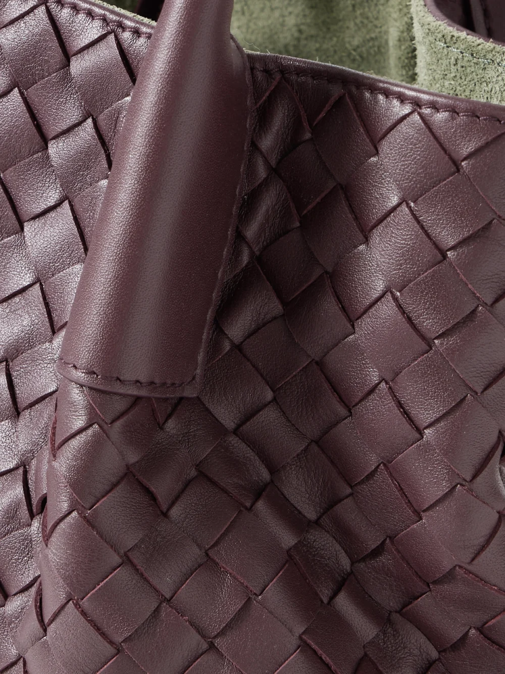Close-up detail of the Bottega Veneta Pinacoteca Small Intrecciato Leather Tote