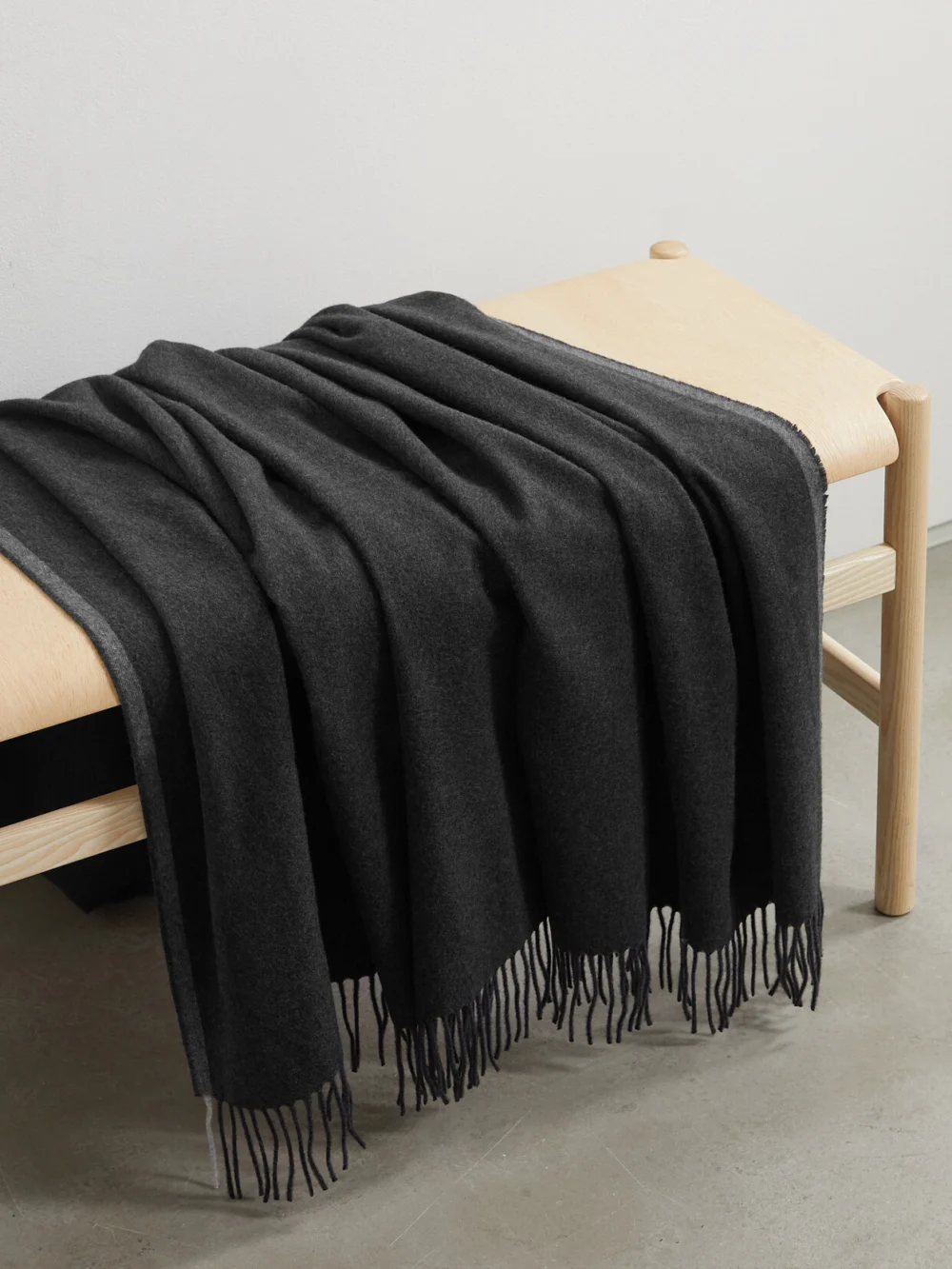 Brunello Cucinelli Fringed Two-tone Cashmere Travel Blanket in charcoal