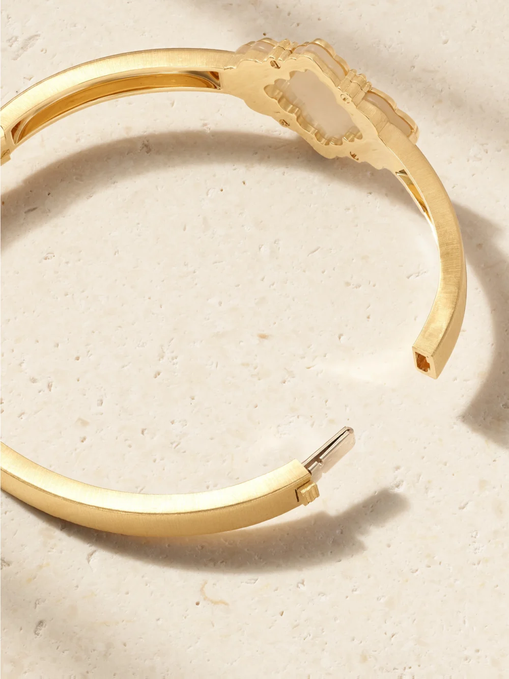Back view of the Buccellati Opera Tulle 18-karat Gold, Mother-of-pearl and Diamond Bangle