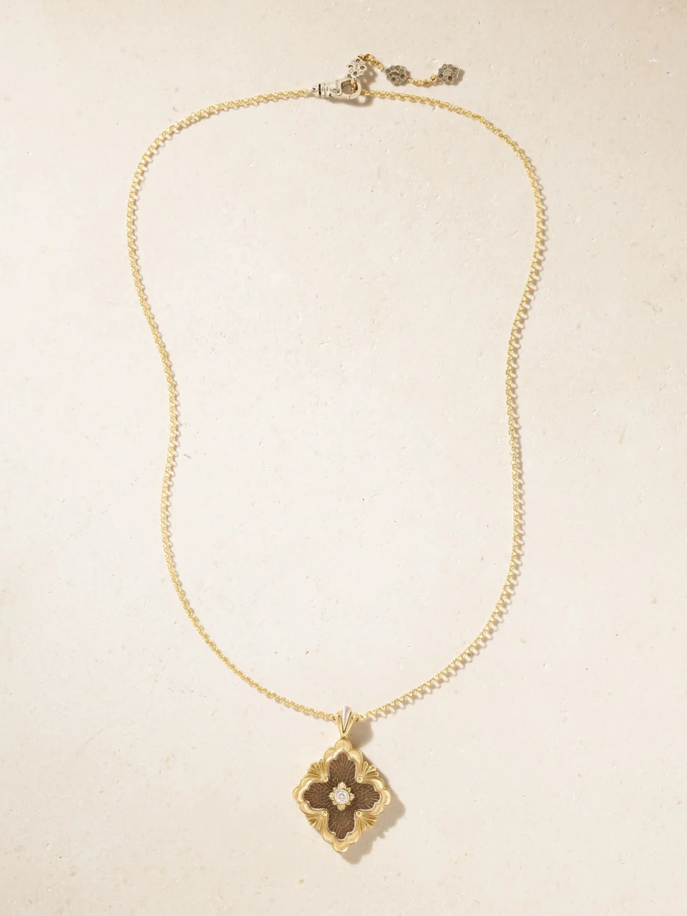 Close-up detail of the Buccellati Opera Tulle 18-karat Yellow and White Gold Diamond Necklace