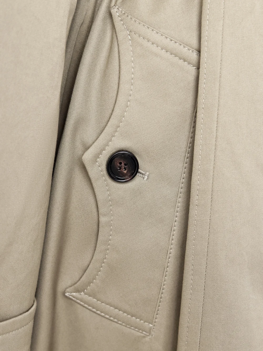 Close-up detail of the Burberry Ellingham Belted Cotton-gabardine Trench Coat