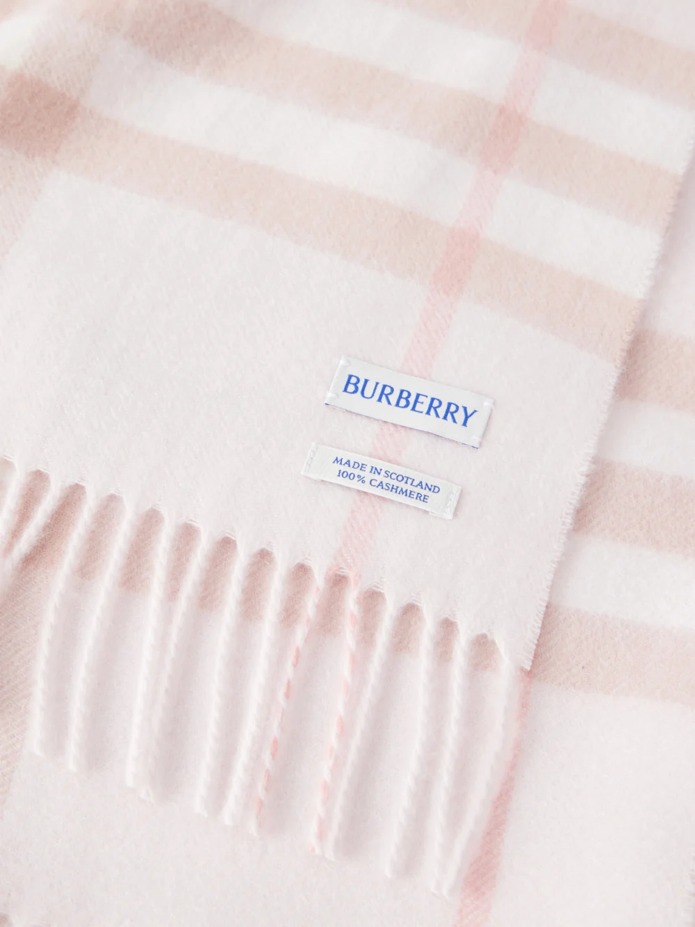 Close-up detail of the Burberry Giant Fringe-detail Checked Cashmere Scarf
