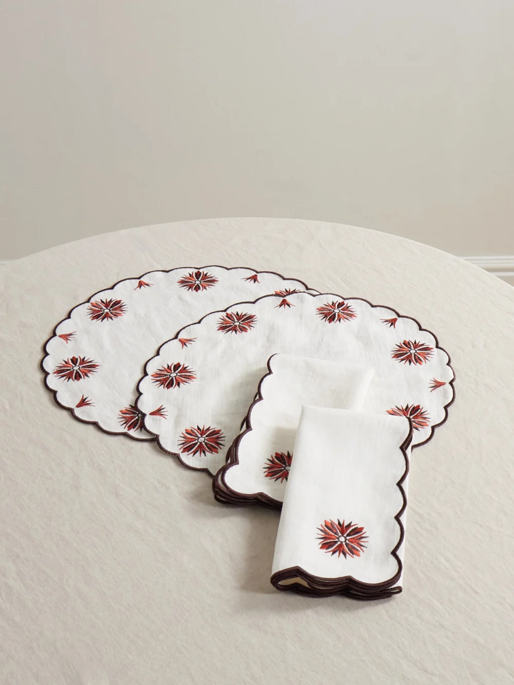 Cabana Botanica Set of Two Embroidered Linen and Cotton-blend Placemats and Napkins in white