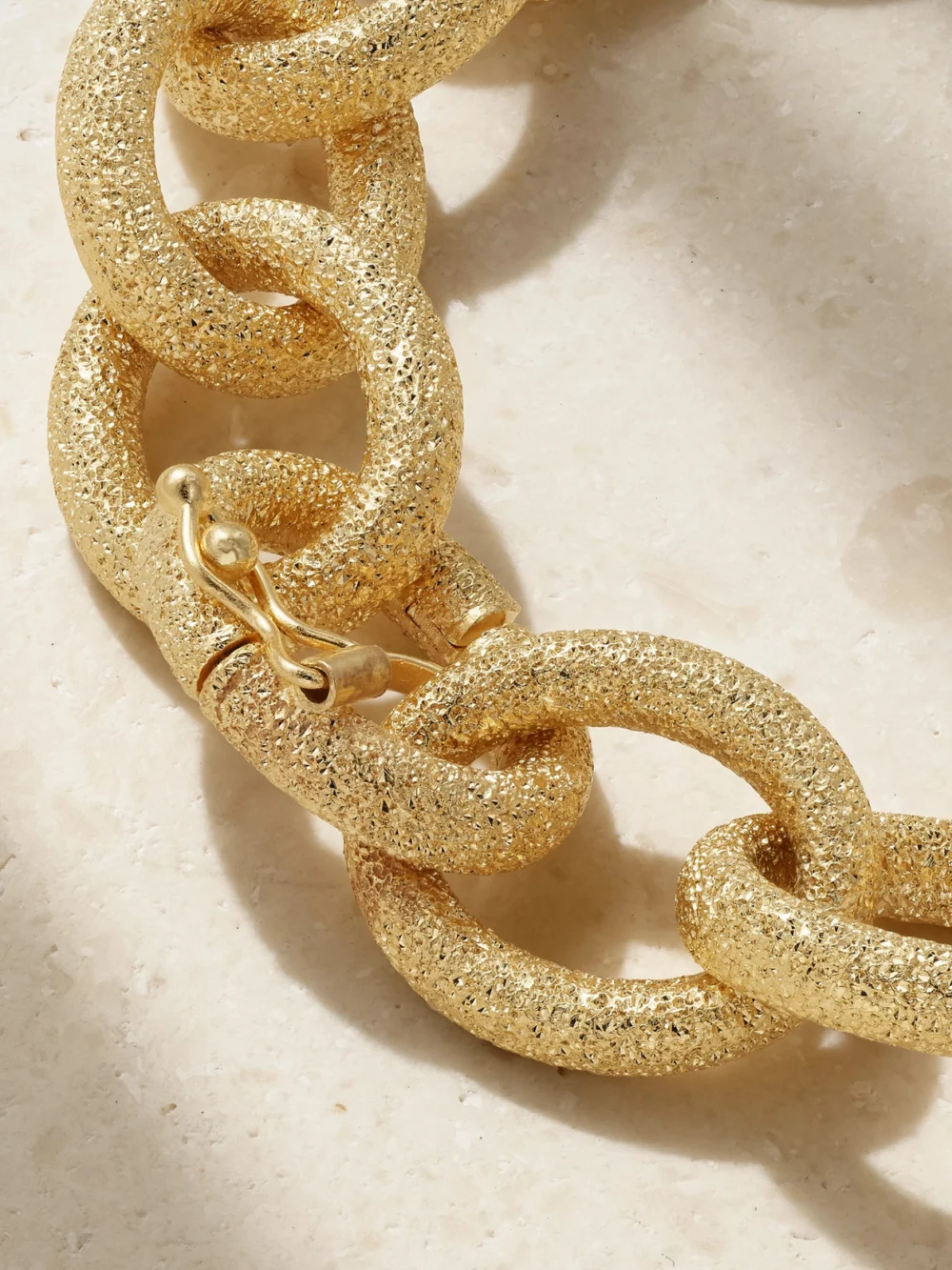 Close-up detail of the Carolina Bucci 1885 18-karat Gold Bracelet