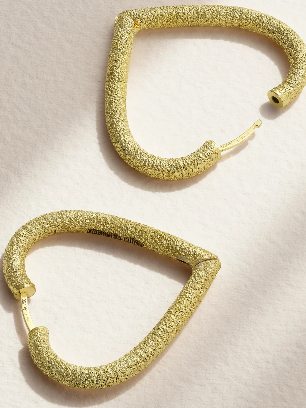 Close-up detail of the Carolina Bucci Cuore Small 18-karat Gold Hoop Earrings