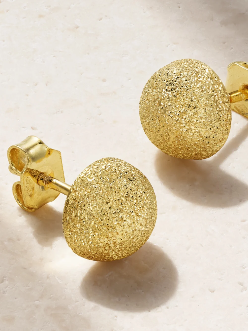 Close-up detail of the Carolina Bucci Florentine Finish Medium 18-karat Gold Earrings