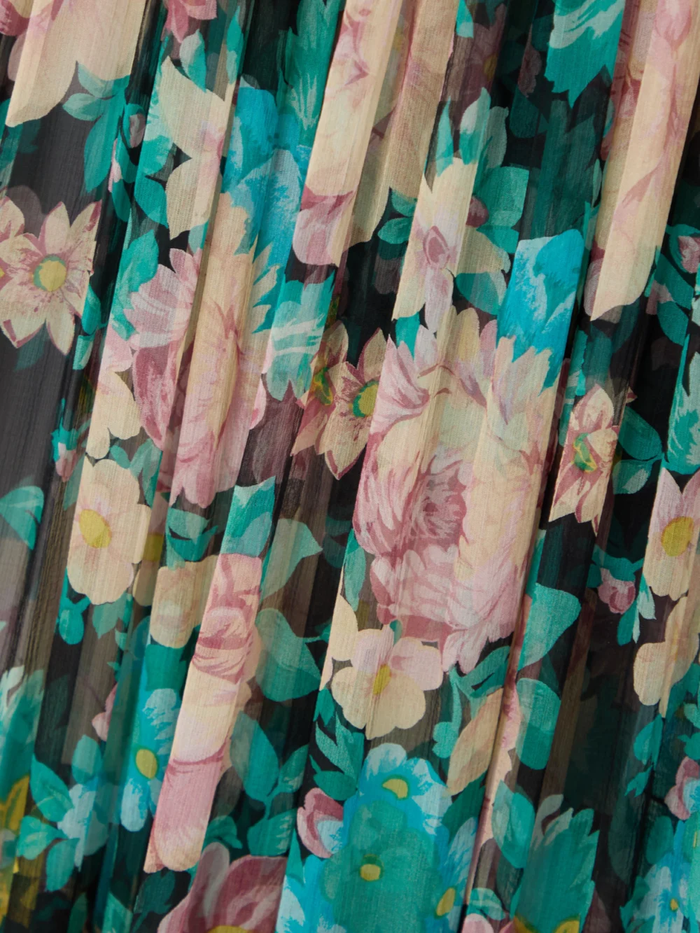 Close-up detail of the Chloé Gathered Floral-print Silk-muslin Maxi Dress