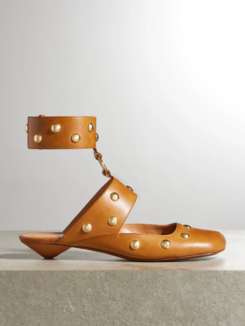 Chloé Jade Studded Leather Pumps in tan