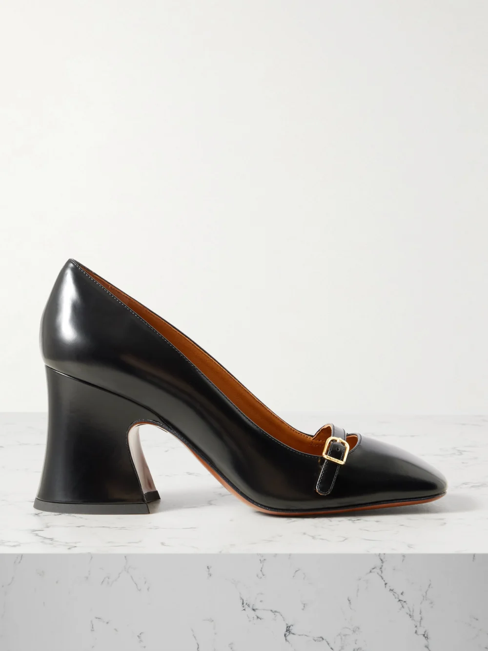 Chloé Janis Buckled Glossed-leather Pumps in black