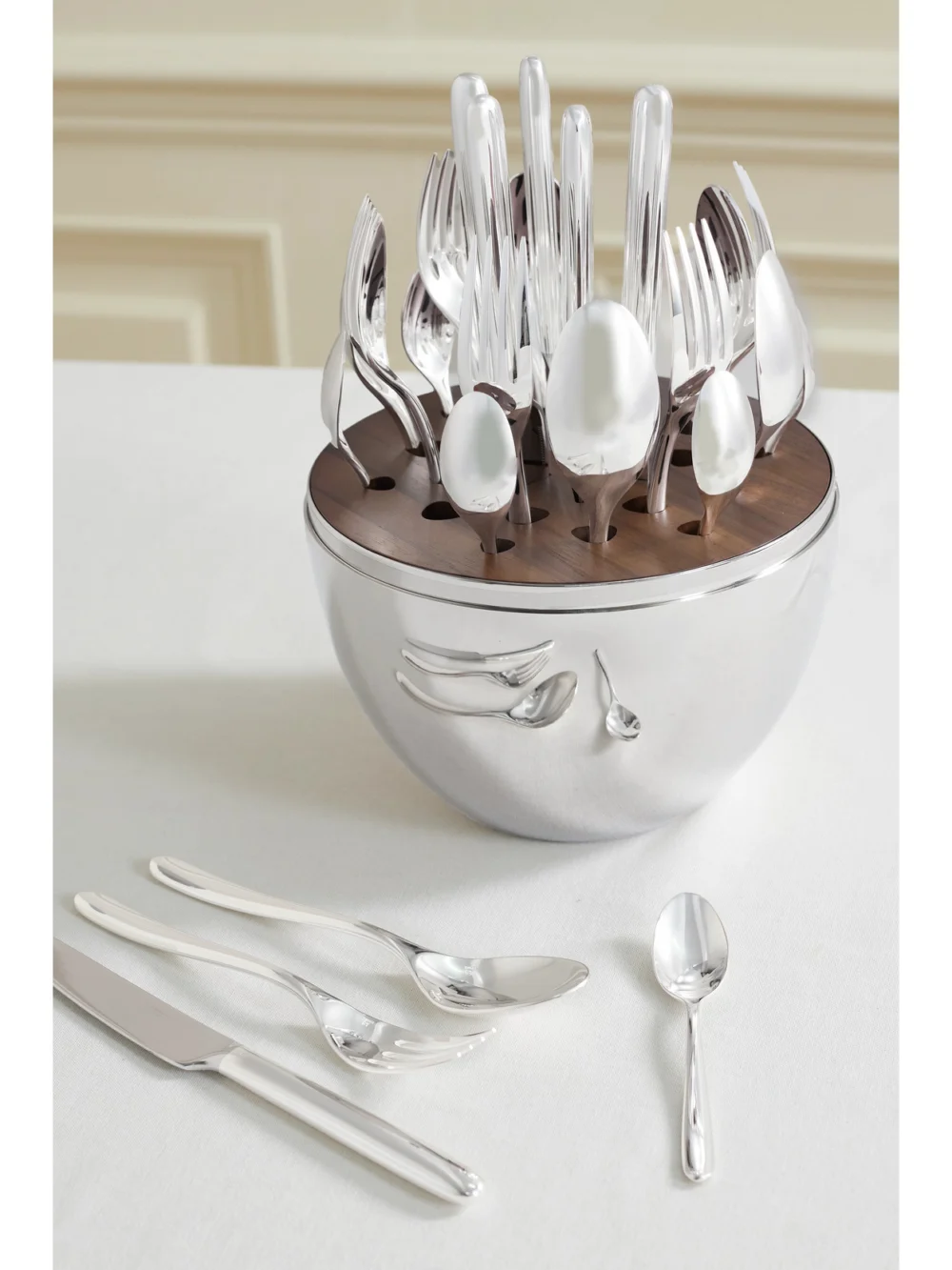 Close-up detail of the Christofle Mood 24-piece Silver-plated Cutlery Set