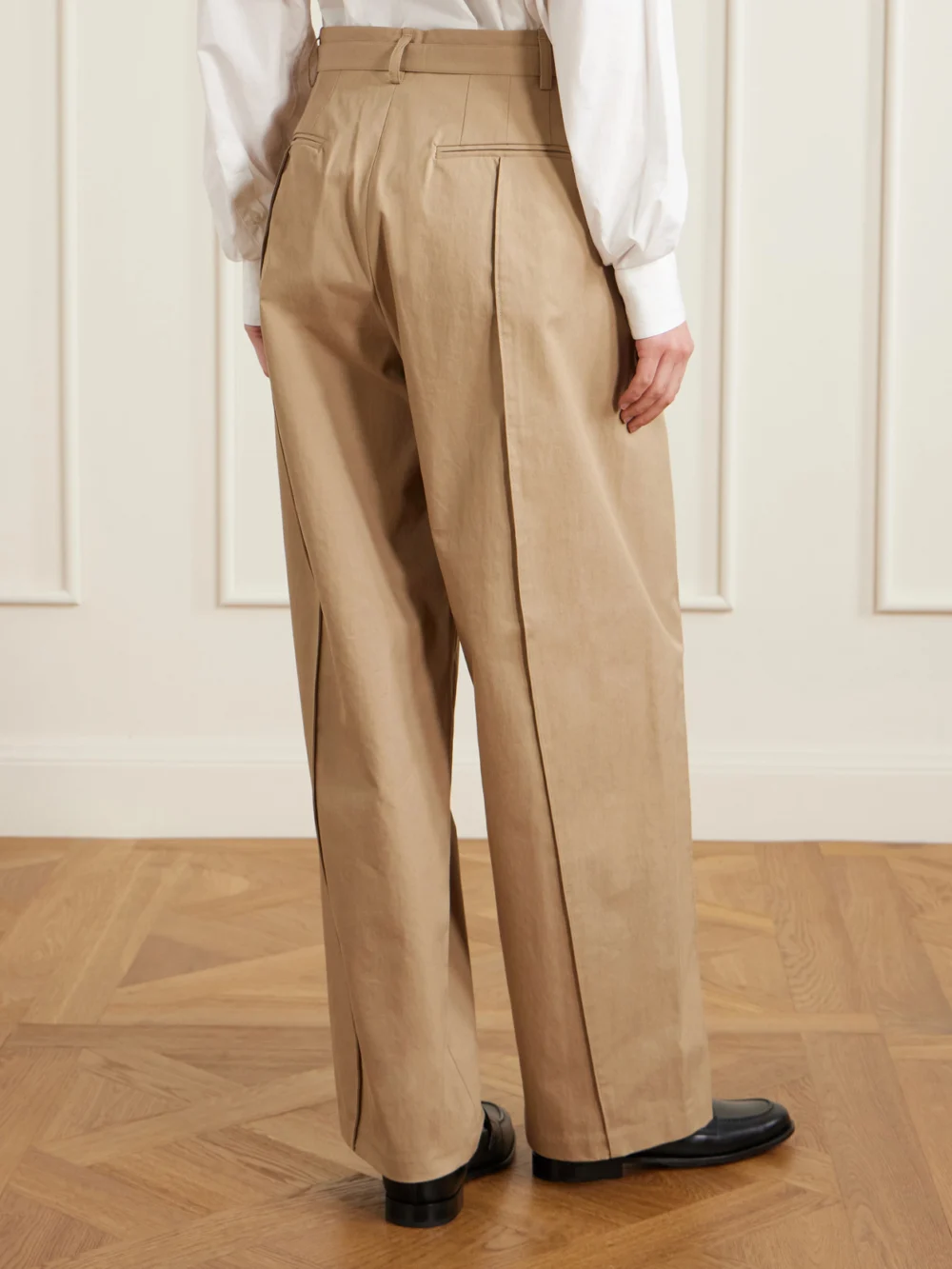 Back view of the Co Belted Cotton and Linen-blend Wide-leg Pants
