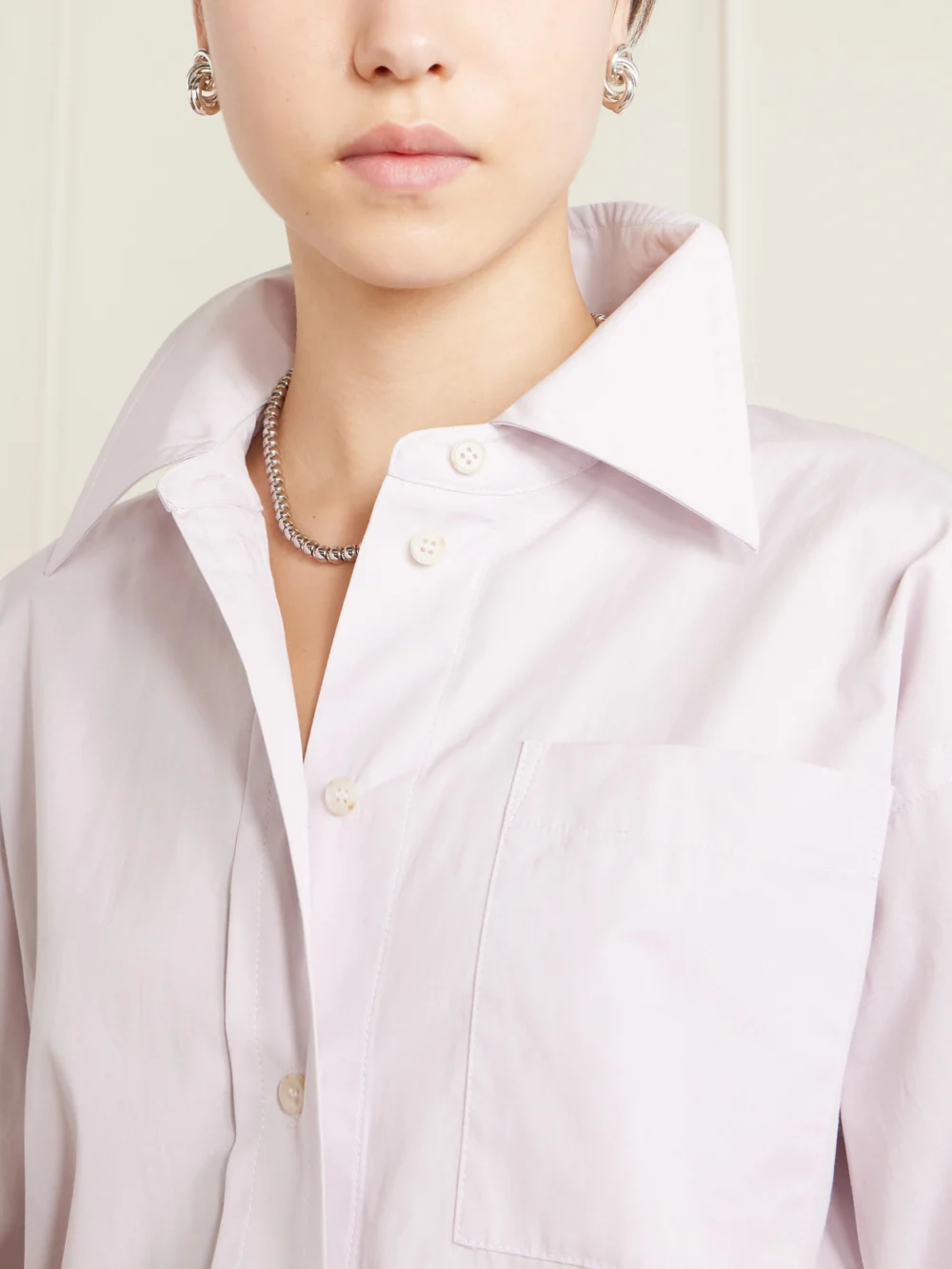 Close-up detail of the Co Cotton-poplin Shirt