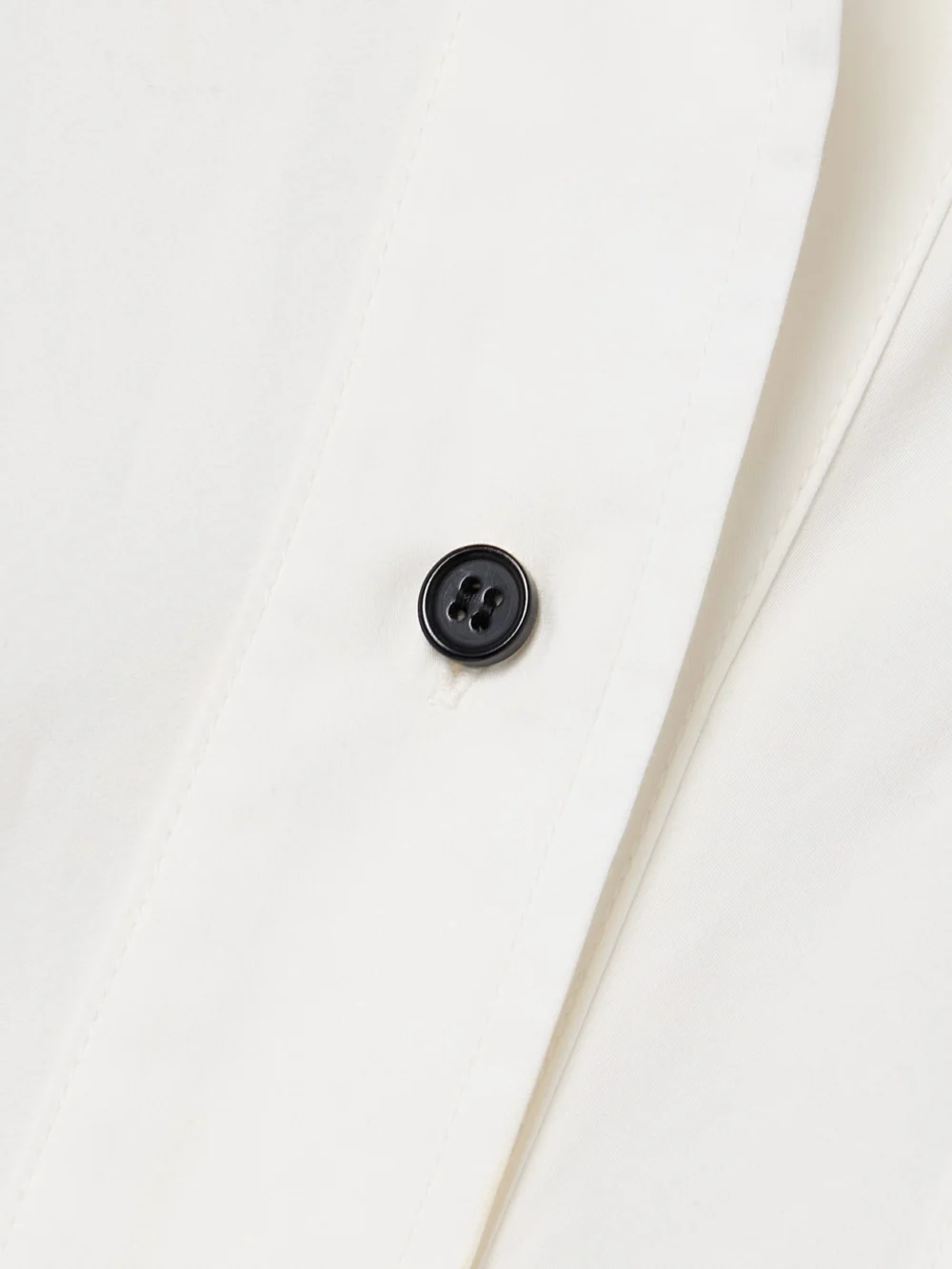 Close-up detail of the Co Gathered Cotton and Silk-blend Poplin Shirt