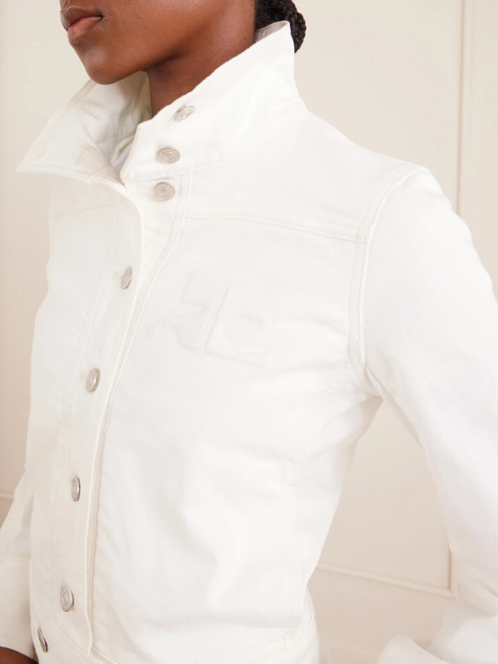 Close-up detail of the Courrèges Reedition Cropped Logo-embroidered Denim Jacket