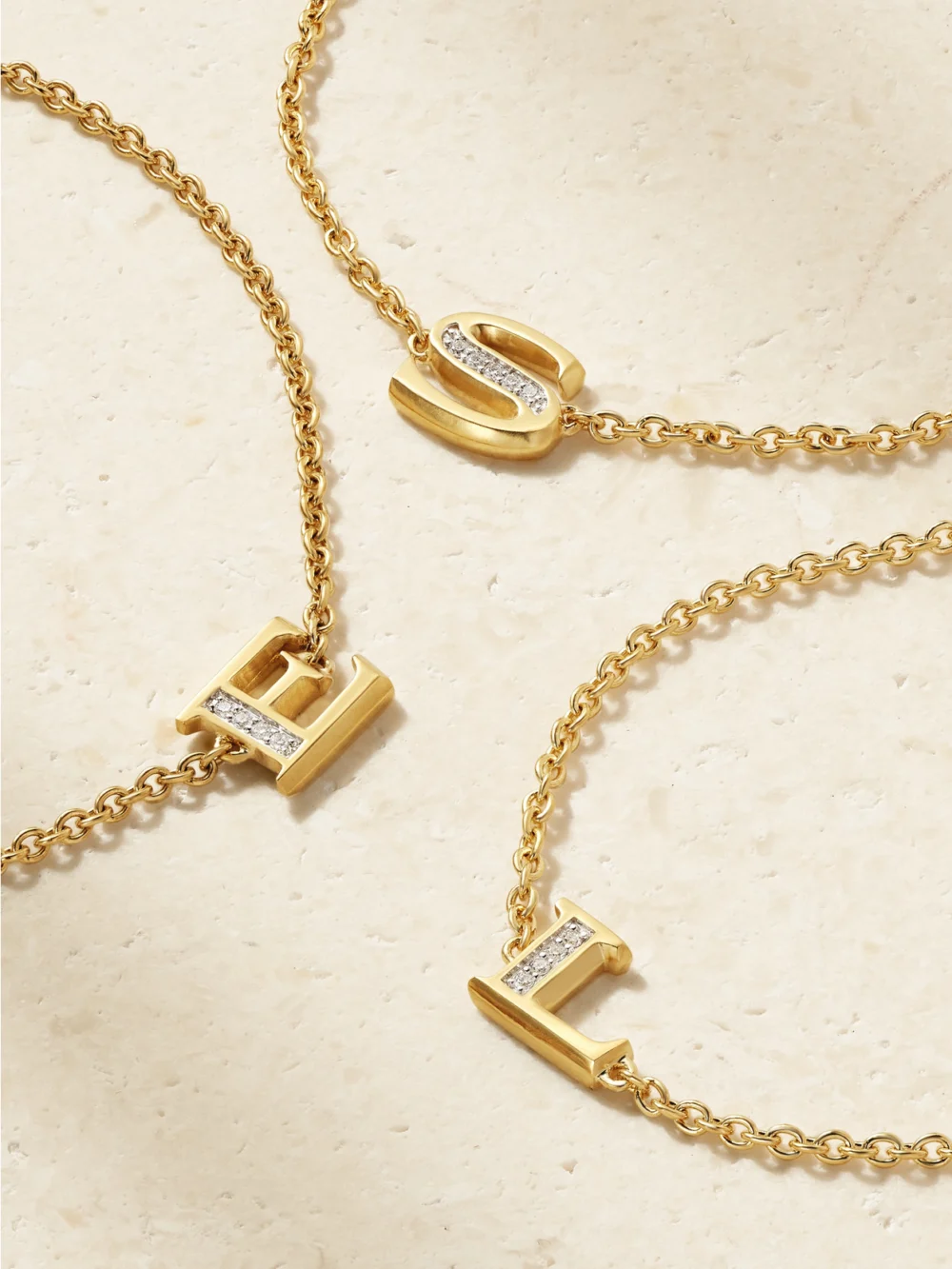 Close-up detail of the David Yurman 18-karat Gold and Diamonds Chain Bracelet