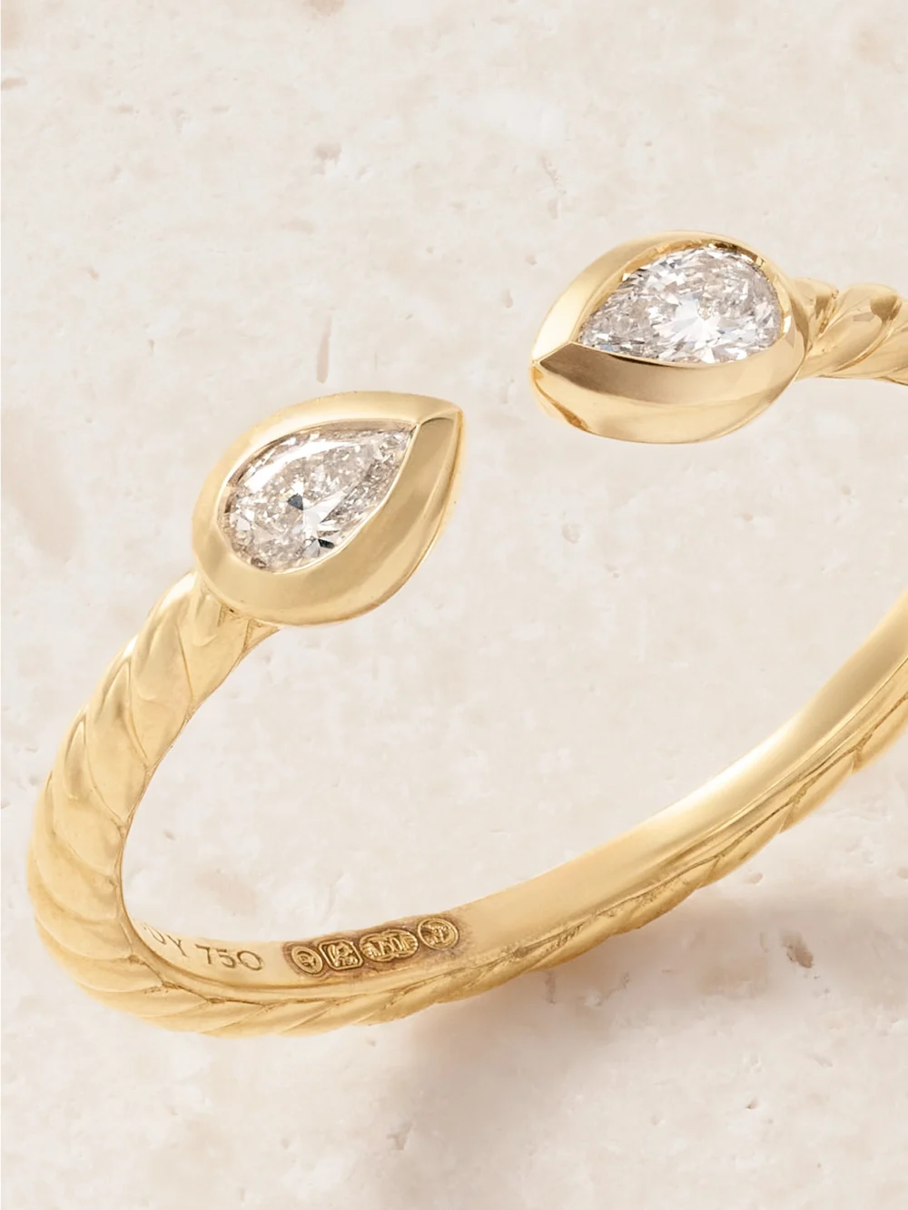 Close-up detail of the David Yurman Cable 18-karat Gold Diamond Ring