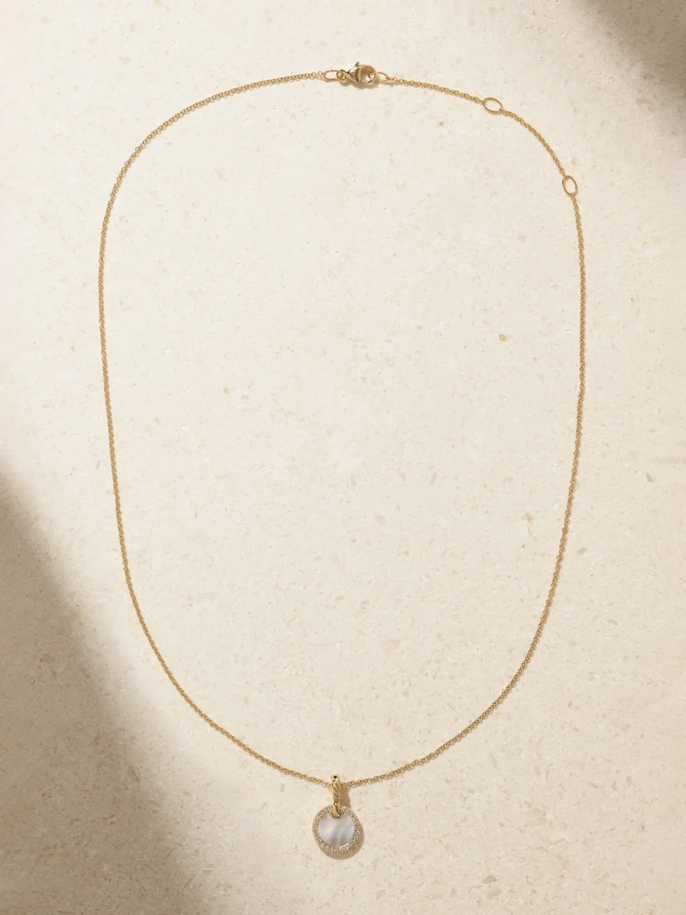 Close-up detail of the David Yurman Elements 18-karat Gold, Mother-of-pearl and Diamond Necklace