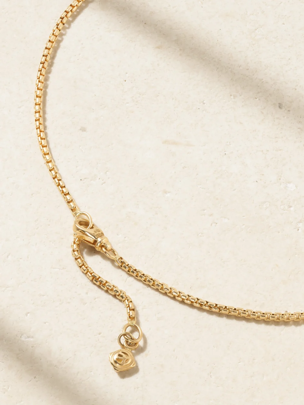 Back view of the David Yurman Hollow Box Chain 18-karat Gold Necklace