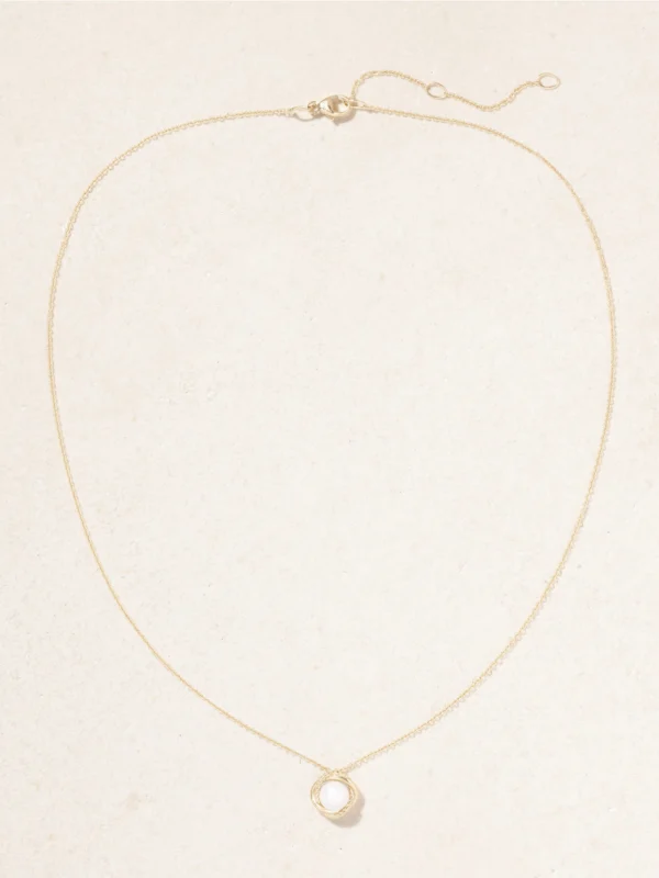 Close-up detail of the David Yurman Infinity 18-karat Gold Pearl Necklace