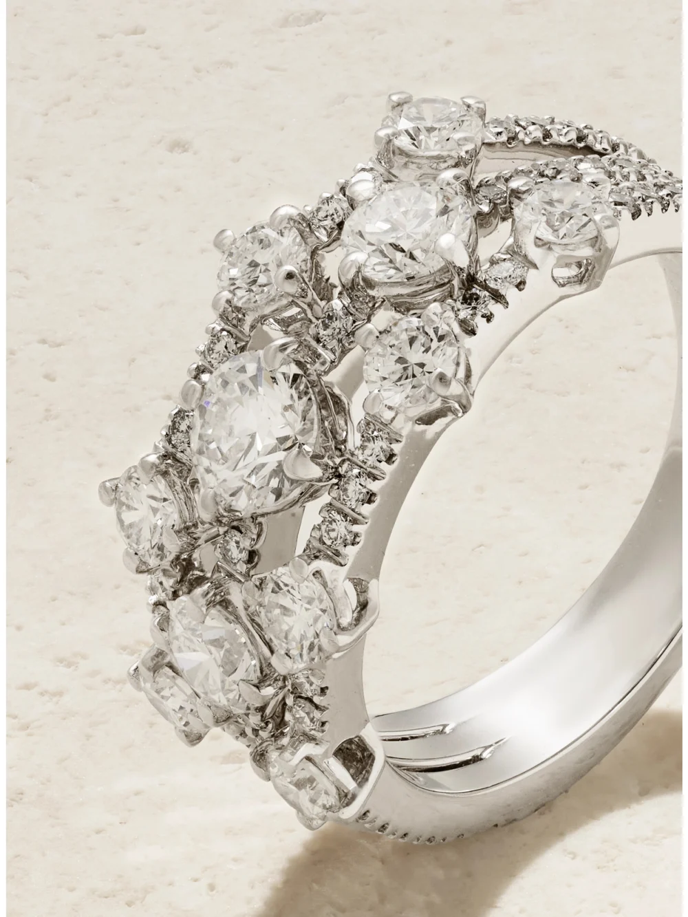 Close-up detail of the De Beers London Arpeggia 18-karat White Gold Diamond Ring