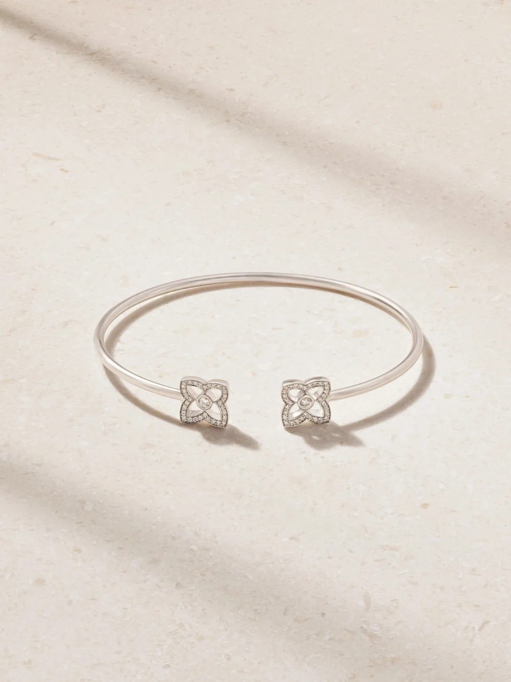 De Beers London Lotus By De Beers 18-karat White Gold Diamond Bangle in 17