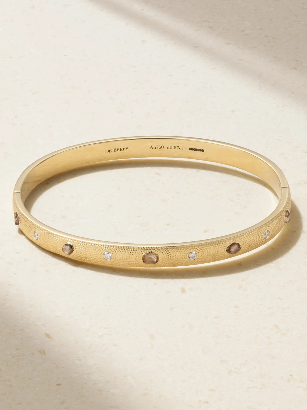 De Beers London Talisman 18-karat Gold Diamond Bangle in 17